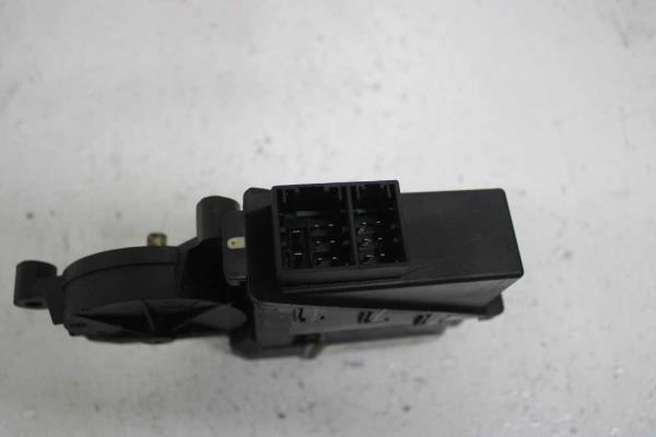 MOTEUR LEVE VITRE ARRIERE GAUCHE VW POLO/ SKODA FABIA - Vue 3